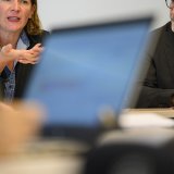 Christine Gabella, directrice de Tamedia Suisse rromande et Andreas Schaffner, co-directeur de Tamedia ont annoncé mercredi jusqu'à 28 suppressions de postes en Suisse romande dans les titres du groupe.